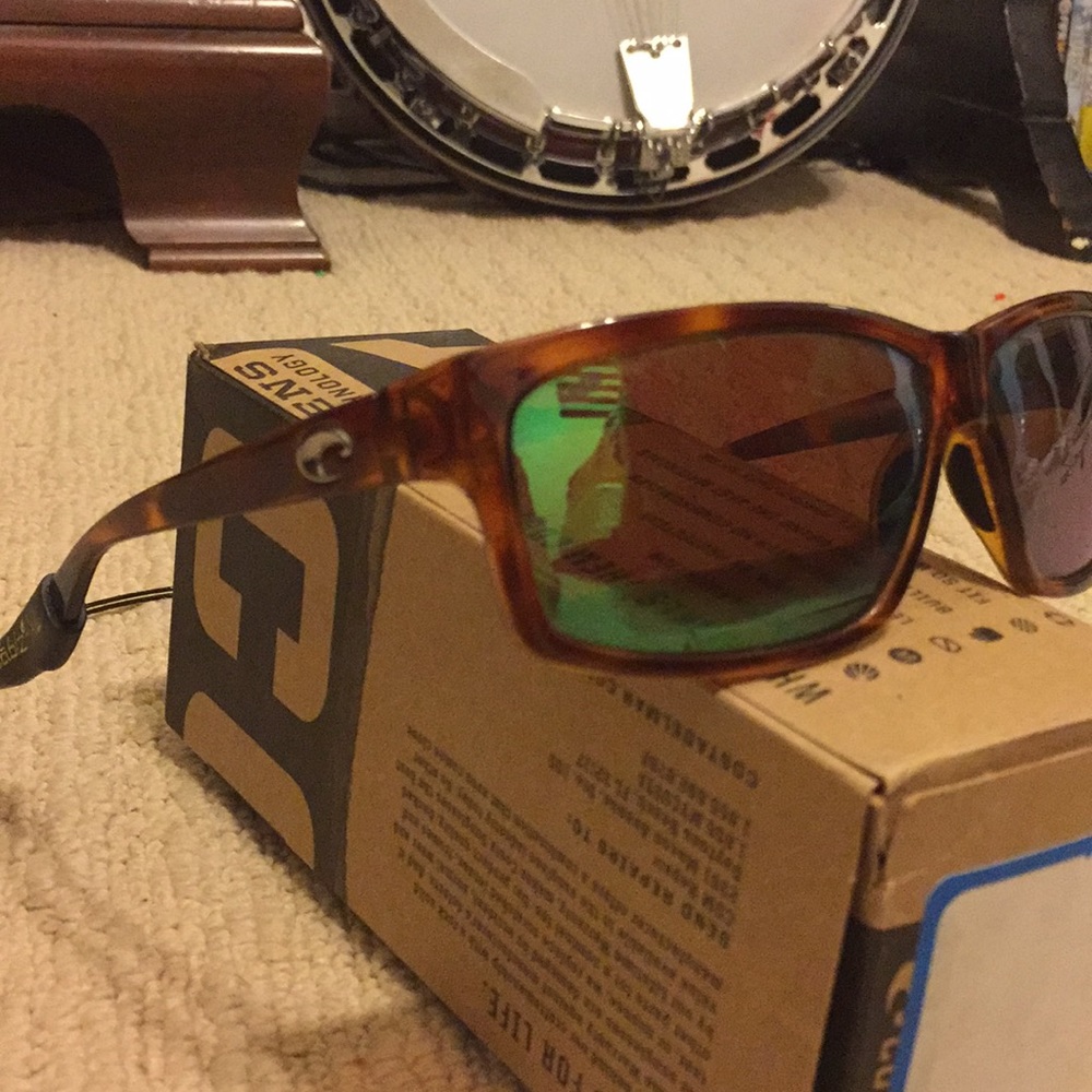Costa Del Mar Cut : 580p Tortoise w/ green lenses.